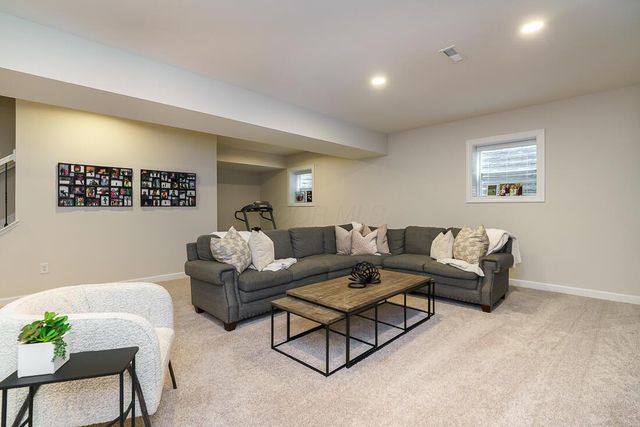 7652 Gateway Boulevard, Powell, OH 43065