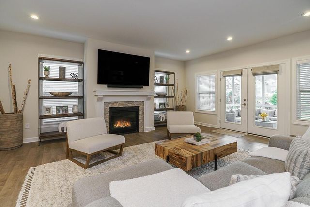 7652 Gateway Boulevard, Powell, OH 43065