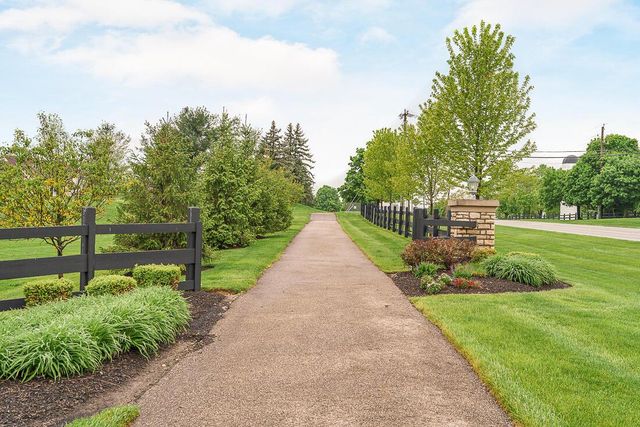 7652 Gateway Boulevard, Powell, OH 43065