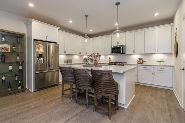 7652 Gateway Boulevard, Powell, OH 43065