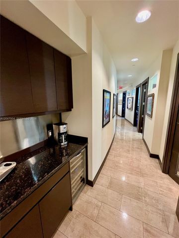 20900 NE 30 TH Ave 600, Aventura, FL 33180