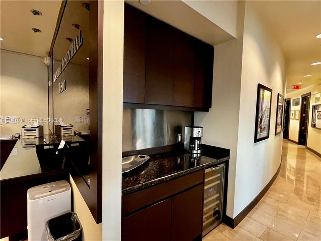 20900 NE 30 TH Ave 600, Aventura, FL 33180