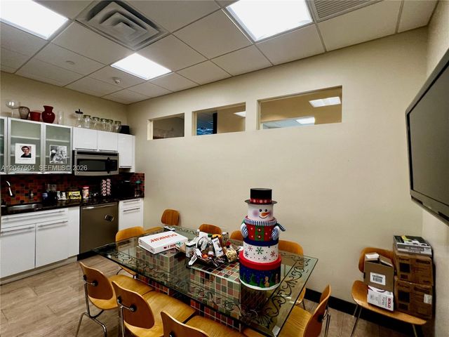 20900 NE 30 TH Ave 600, Aventura, FL 33180