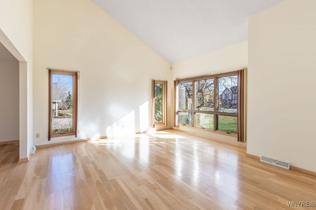 18 Islewoods, Grand Island, NY 14072