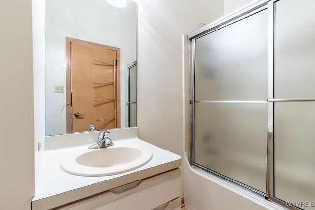 18 Islewoods, Grand Island, NY 14072