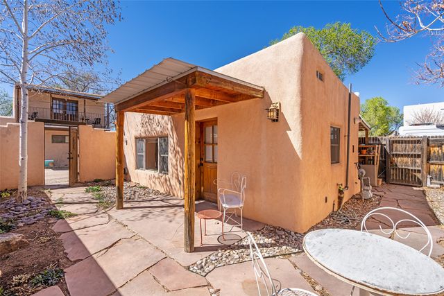 945 Agua Fria C, Santa Fe, NM 87501