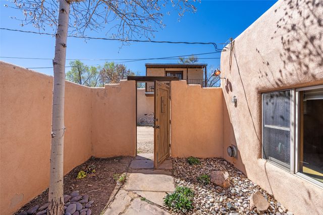 945 Agua Fria C, Santa Fe, NM 87501