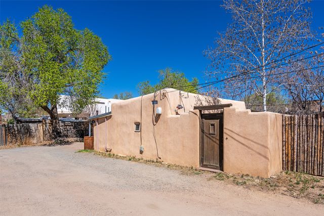 945 Agua Fria C, Santa Fe, NM 87501