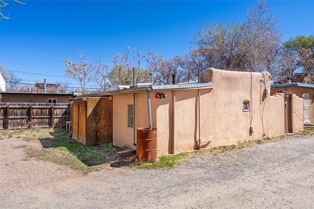 945 Agua Fria C, Santa Fe, NM 87501