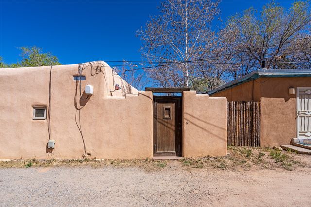 945 Agua Fria C, Santa Fe, NM 87501