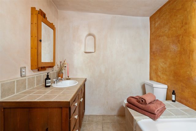 945 Agua Fria C, Santa Fe, NM 87501