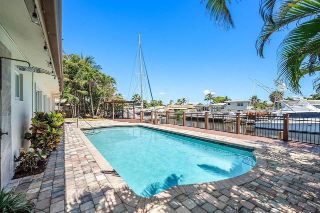 1525 SE 6th Street, Deerfield Beach, FL 33441