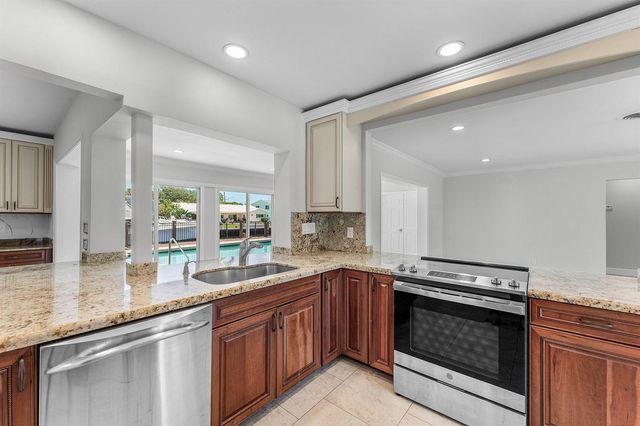 1525 SE 6th Street, Deerfield Beach, FL 33441