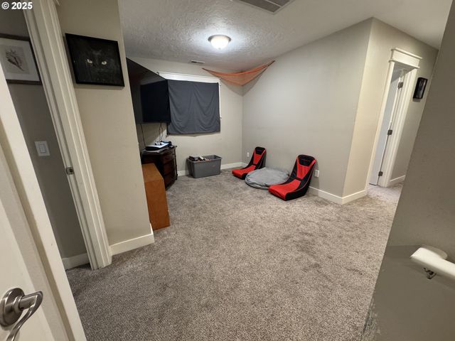 2317 LAURA Ln, North Bend, OR 97459