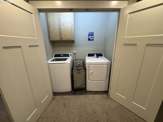 2317 LAURA Ln, North Bend, OR 97459