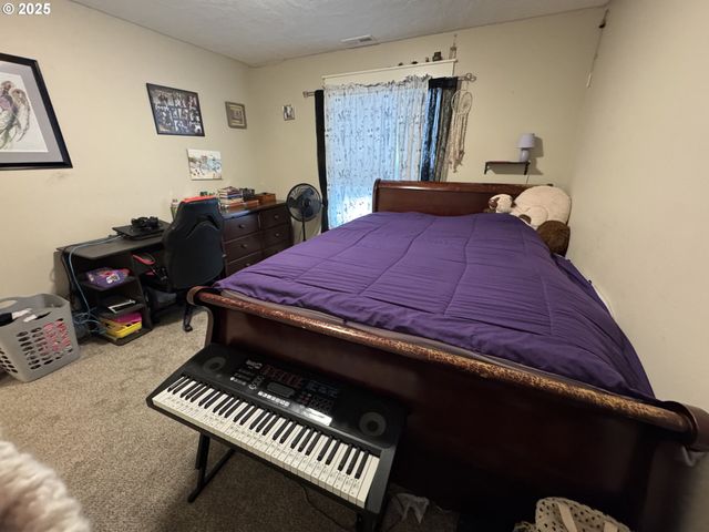 2317 LAURA Ln, North Bend, OR 97459