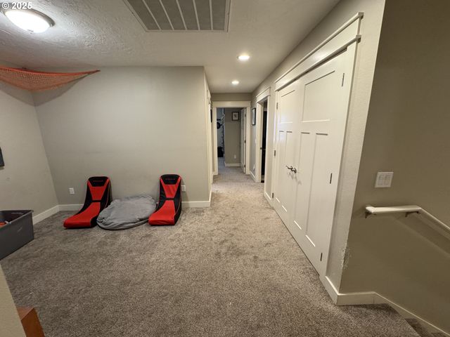 2317 LAURA Ln, North Bend, OR 97459