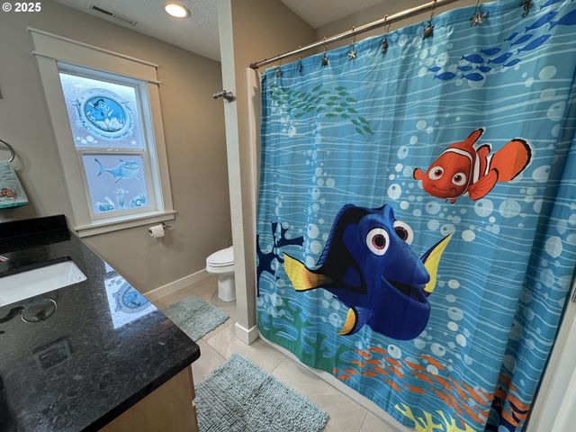 2317 LAURA Ln, North Bend, OR 97459