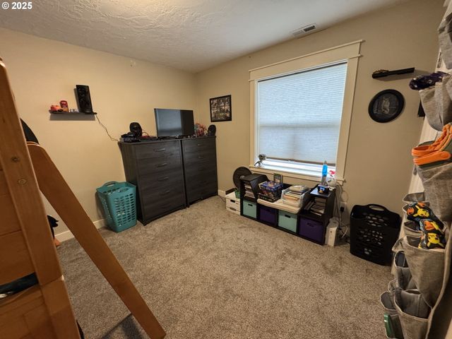 2317 LAURA Ln, North Bend, OR 97459