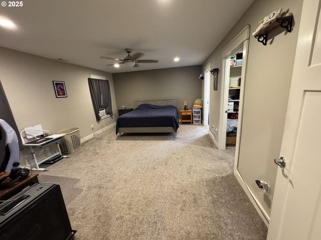 2317 LAURA Ln, North Bend, OR 97459