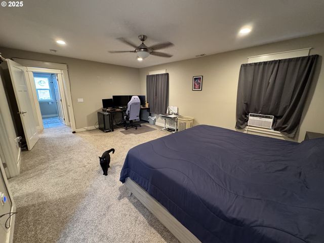 2317 LAURA Ln, North Bend, OR 97459