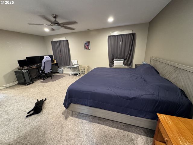 2317 LAURA Ln, North Bend, OR 97459