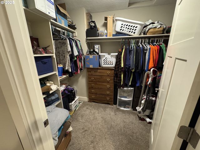 2317 LAURA Ln, North Bend, OR 97459