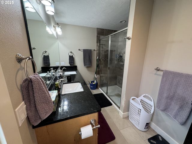 2317 LAURA Ln, North Bend, OR 97459