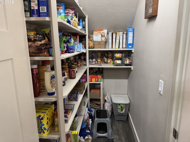 2317 LAURA Ln, North Bend, OR 97459