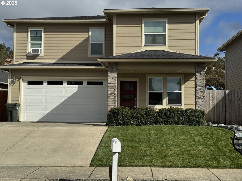 2317 LAURA Ln, North Bend, OR 97459