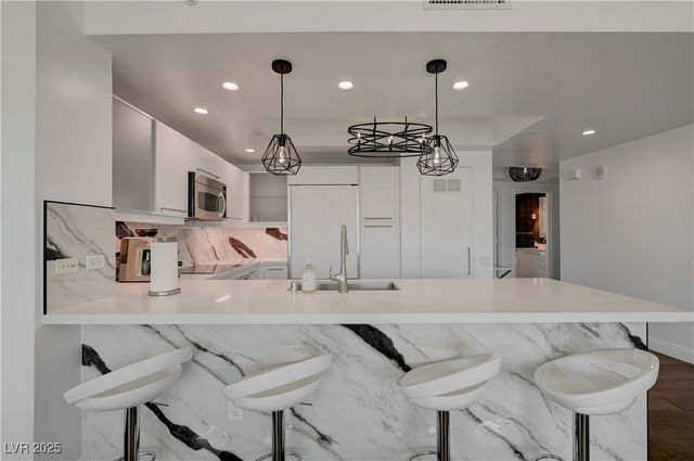 222 Karen Avenue 3301, Las Vegas, NV 89109