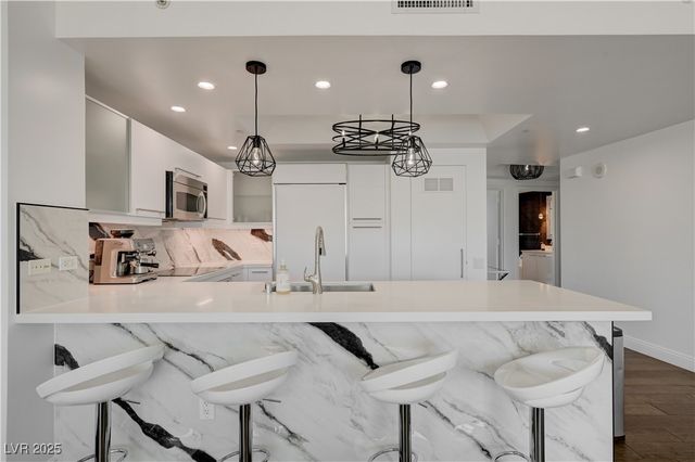 222 Karen Avenue 3301, Las Vegas, NV 89109