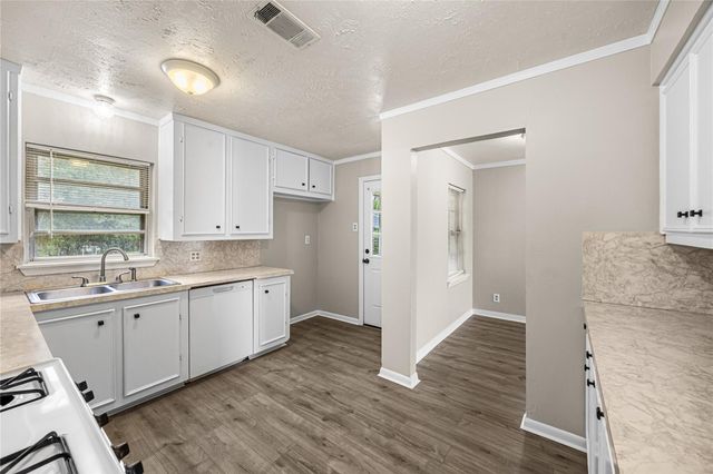 223 Wildwood Street, Baytown, TX 77520
