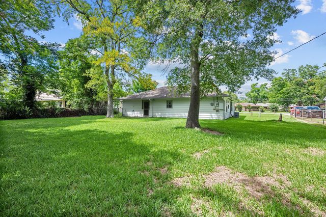 223 Wildwood Street, Baytown, TX 77520