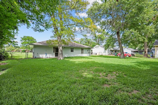 223 Wildwood Street, Baytown, TX 77520