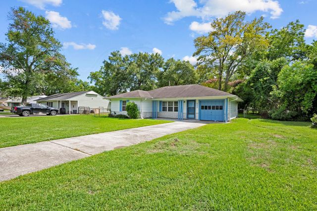 223 Wildwood Street, Baytown, TX 77520