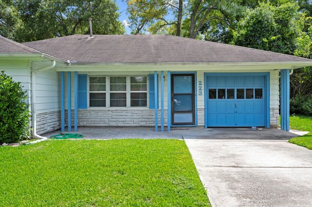 223 Wildwood Street, Baytown, TX 77520