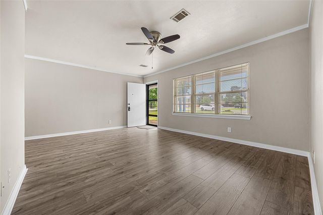 223 Wildwood Street, Baytown, TX 77520