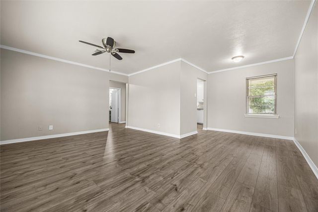 223 Wildwood Street, Baytown, TX 77520