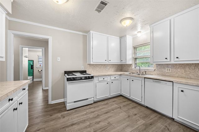 223 Wildwood Street, Baytown, TX 77520