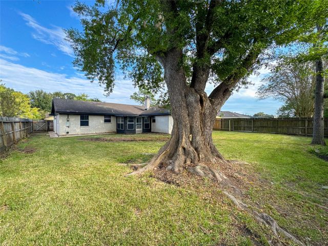 2312 Willow Boulevard, Pearland, TX 77581