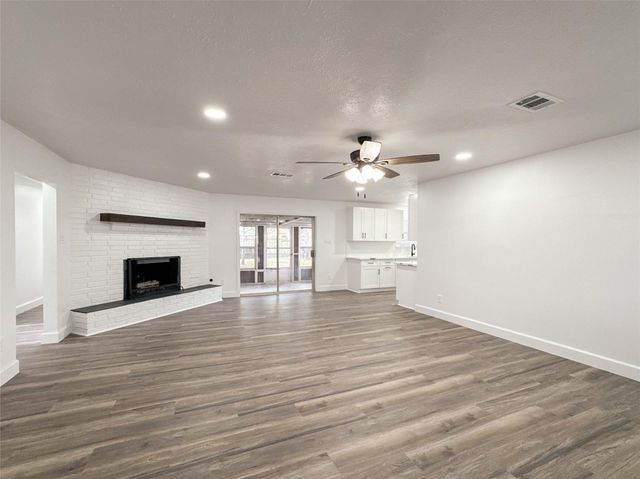 2312 Willow Boulevard, Pearland, TX 77581