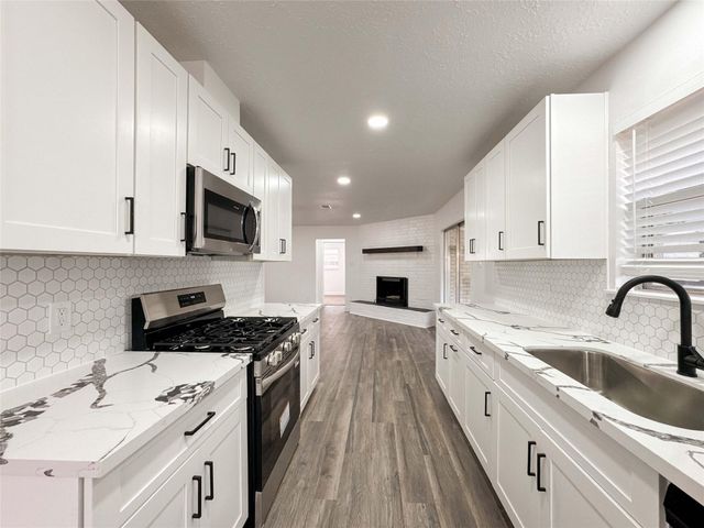 2312 Willow Boulevard, Pearland, TX 77581