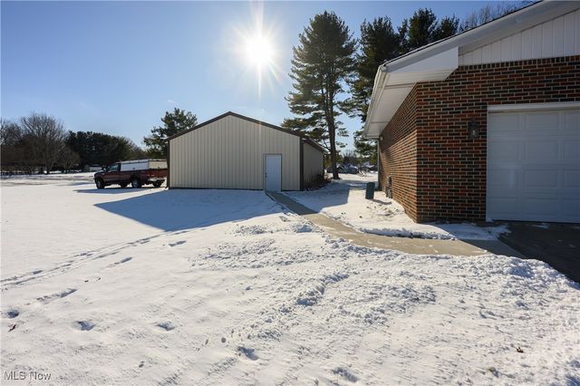 570 E Turkeyfoot Lake Road, Akron, OH 44319