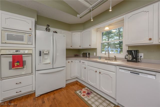 570 E Turkeyfoot Lake Road, Akron, OH 44319