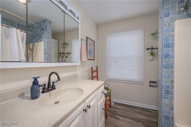 570 E Turkeyfoot Lake Road, Akron, OH 44319