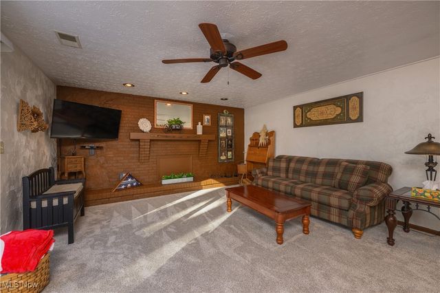 570 E Turkeyfoot Lake Road, Akron, OH 44319