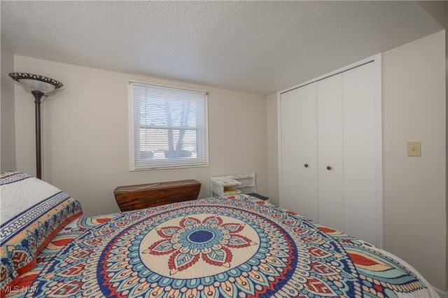 570 E Turkeyfoot Lake Road, Akron, OH 44319