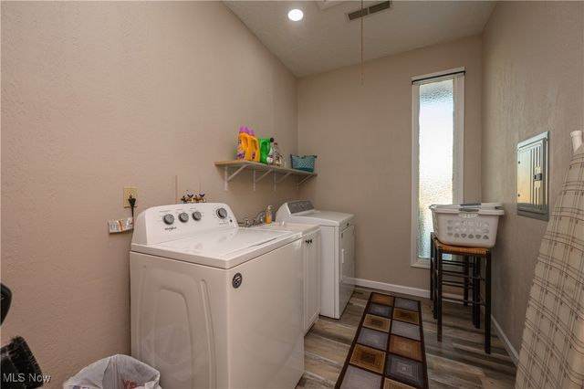 570 E Turkeyfoot Lake Road, Akron, OH 44319