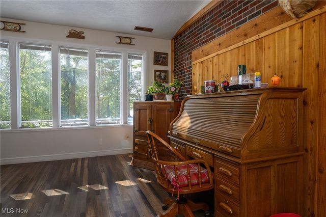 570 E Turkeyfoot Lake Road, Akron, OH 44319